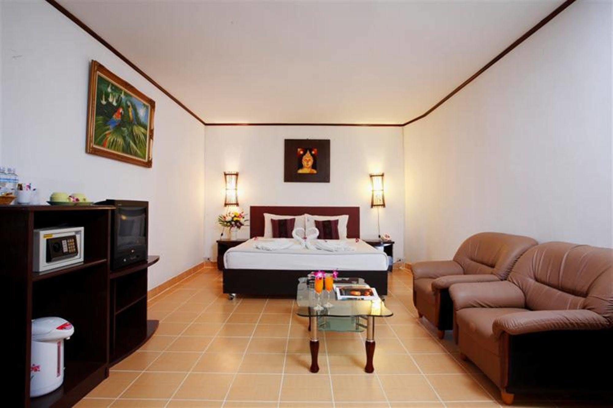 Bamboo Beach Hotel & Spa Patong Kültér fotó