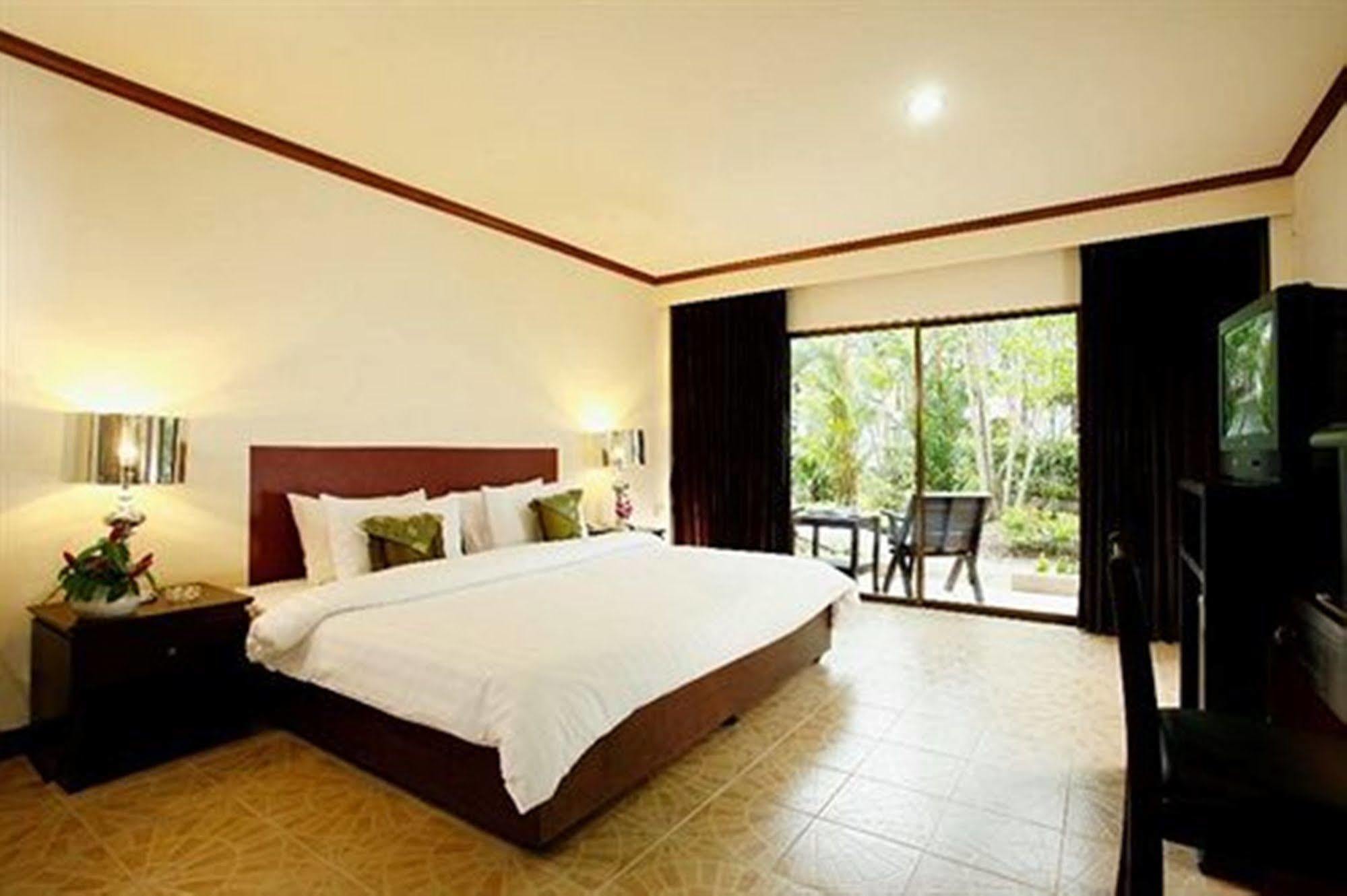 Bamboo Beach Hotel & Spa Patong Kültér fotó