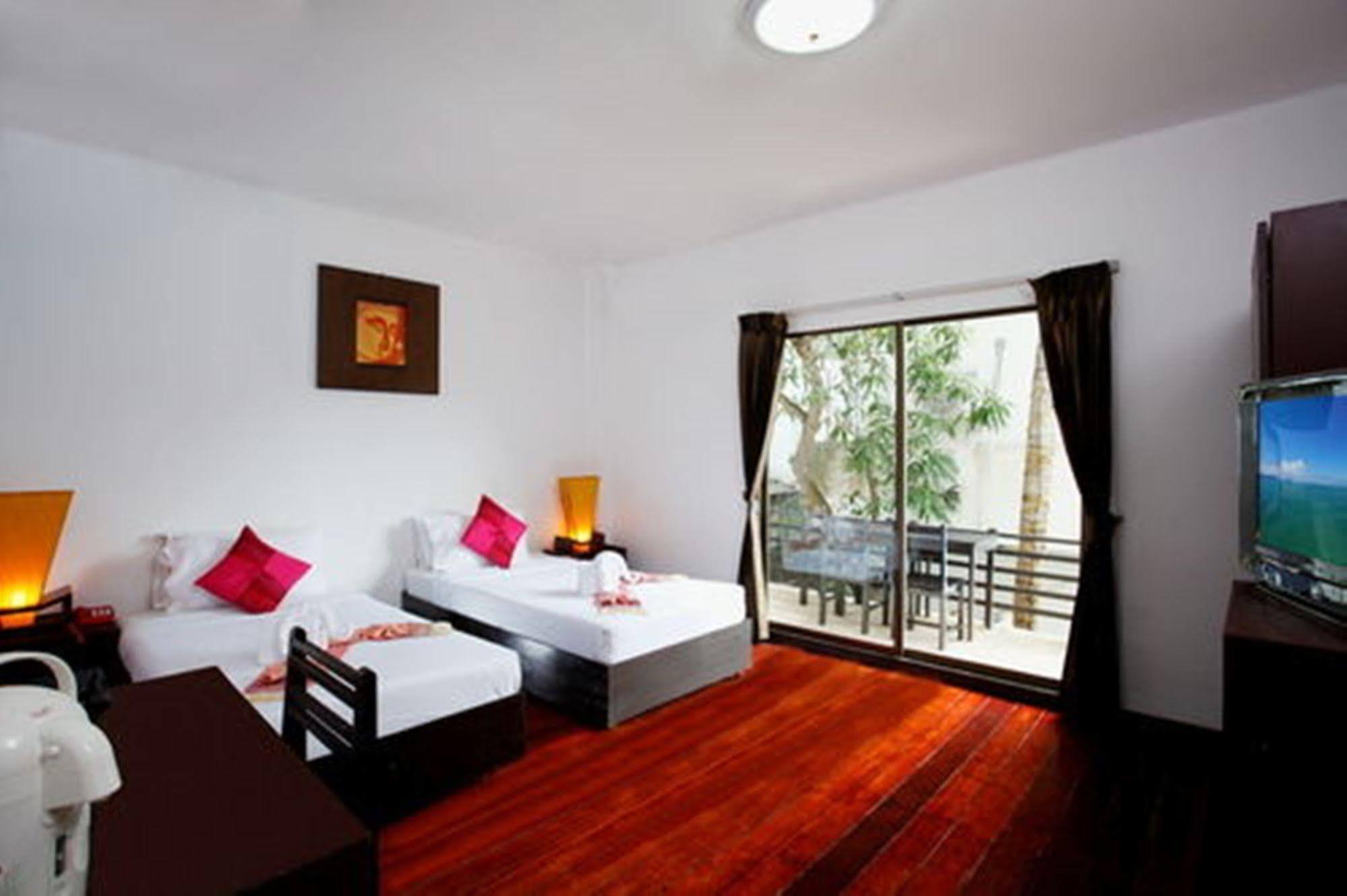 Bamboo Beach Hotel & Spa Patong Kültér fotó